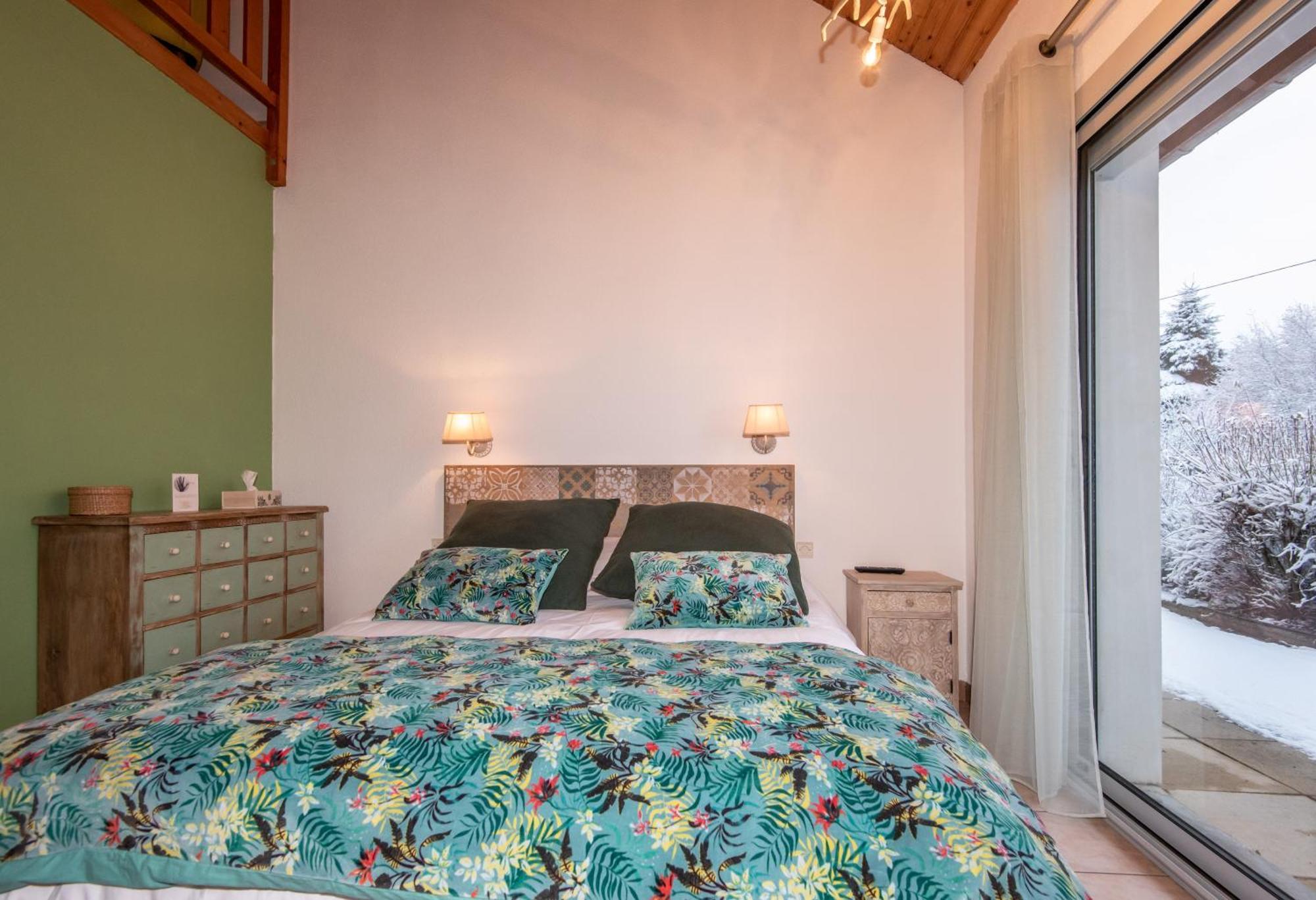 "La Combe Fleurie" Appartements & Chambres Saint-Bonnet-en-Champsaur Quarto foto