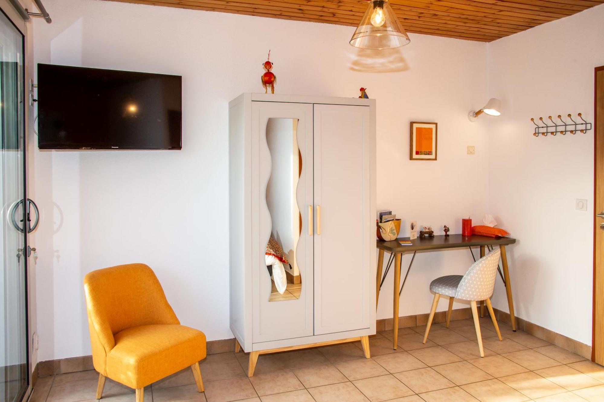 "La Combe Fleurie" Appartements & Chambres Saint-Bonnet-en-Champsaur Quarto foto